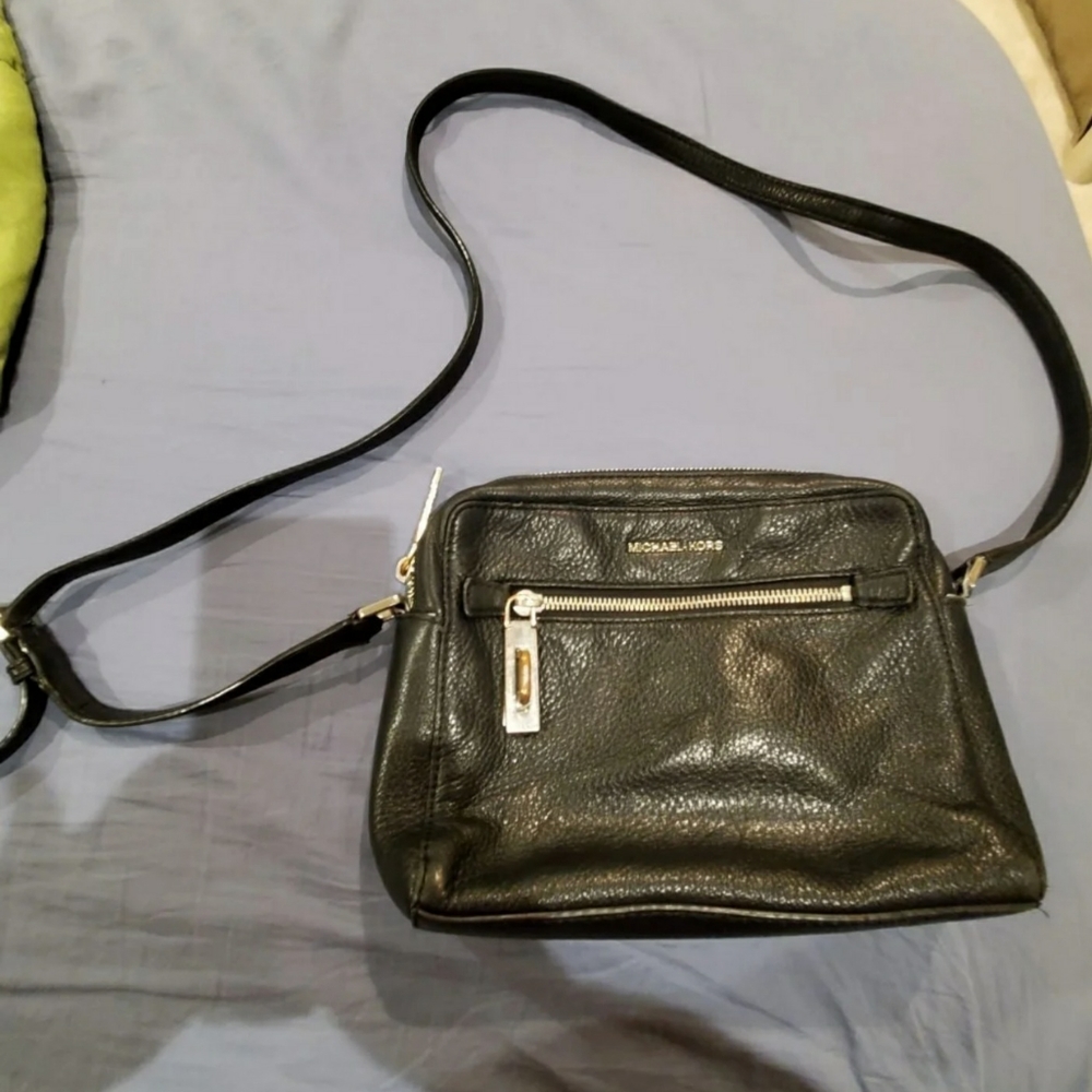 BLK PEBBLED LEATHER MICHAEL KORS CROSSBODY PURSE